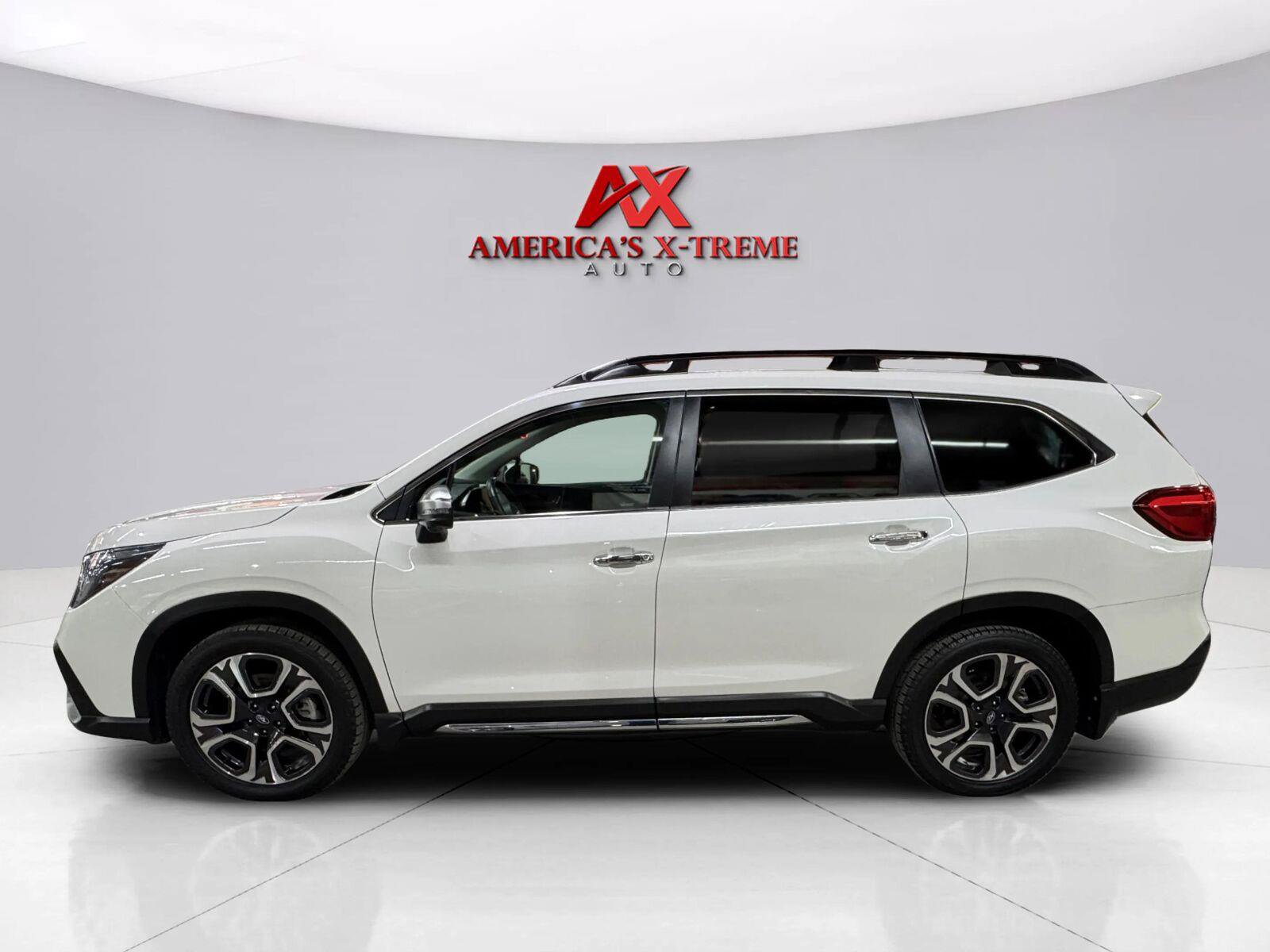 Used 2023 Subaru Ascent Touring AWD/4WD image 5