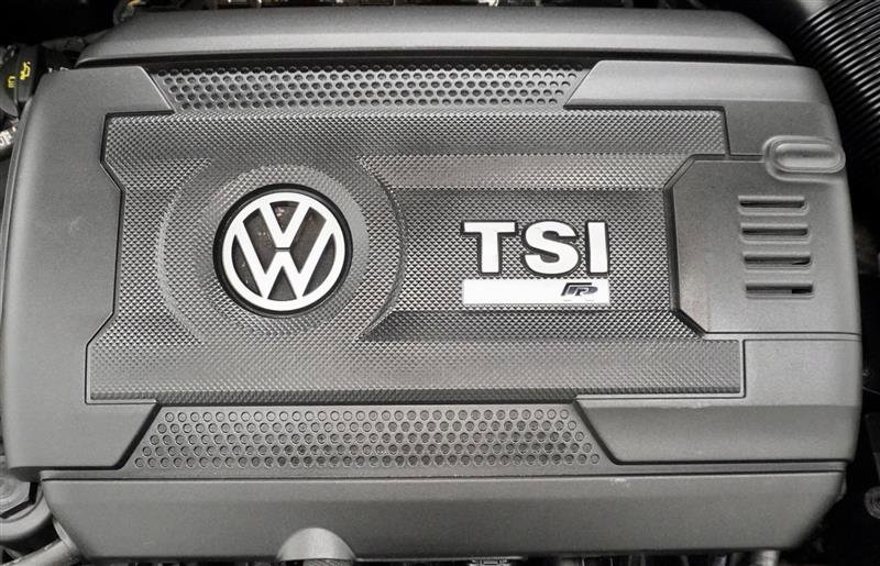 Used 2016 Volkswagen Golf R 4-Door image 33