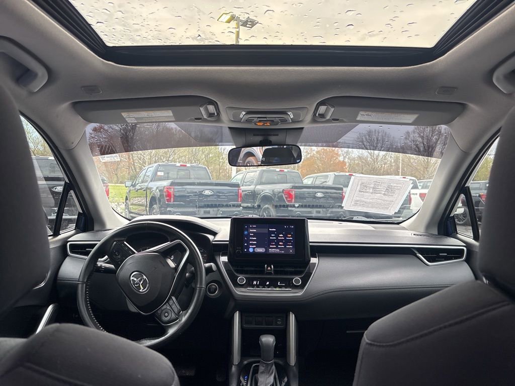 Used 2023 Toyota Corolla Cross LE w/ Moonroof Package image 18