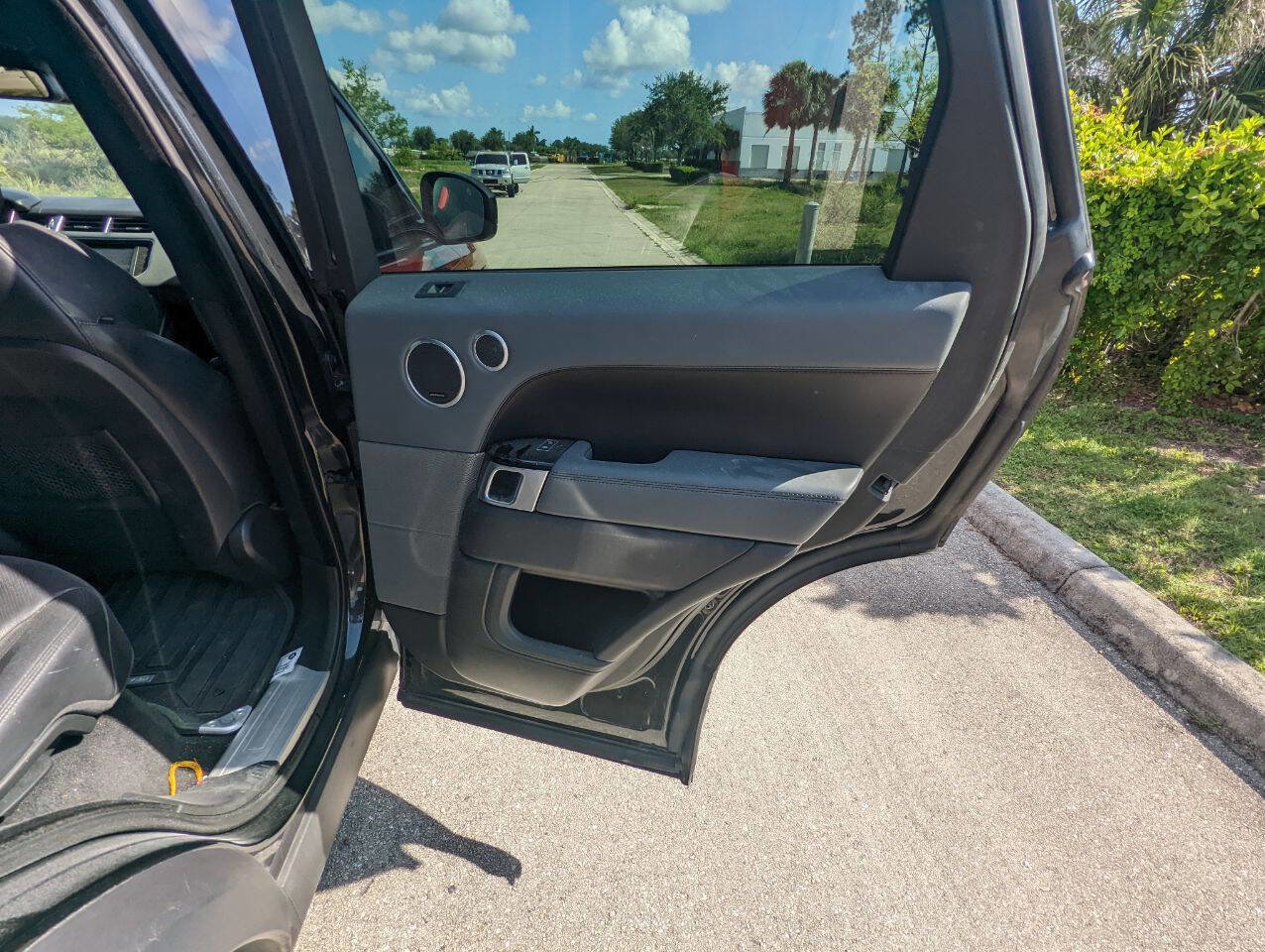 Used 2015 Land Rover Range Rover Sport Supercharged image 23