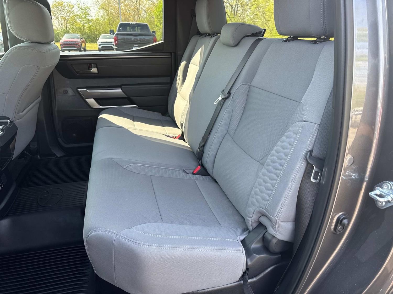Used 2025 Toyota Tundra SR5 w/ SR5 Convenience Package AWD/4WD image 15