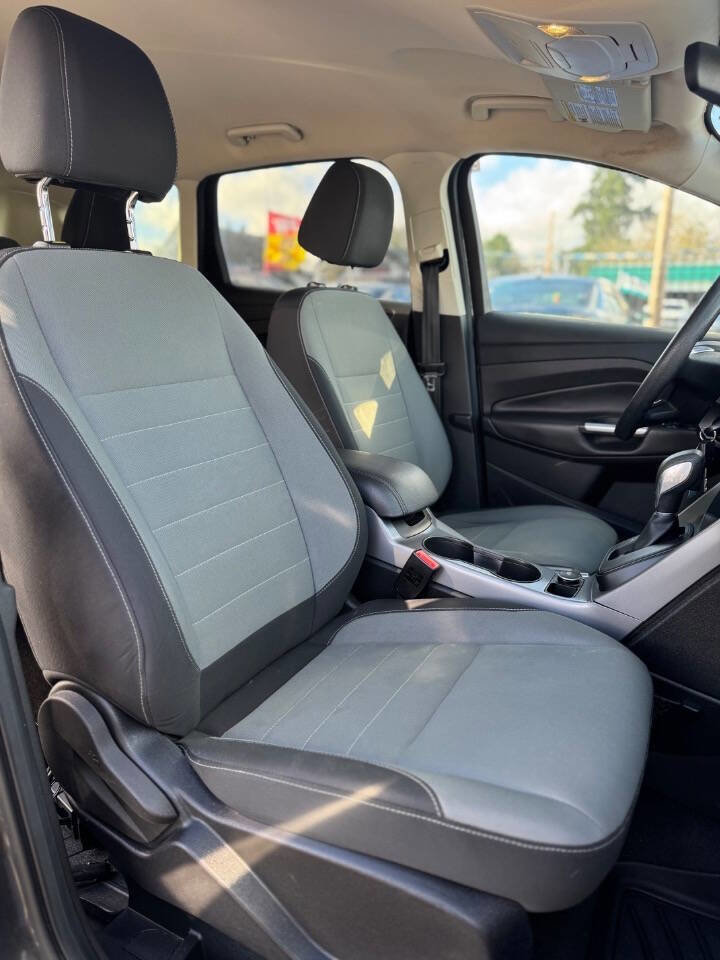 Used 2016 Ford Escape SE w/ Equipment Group 201A image 9