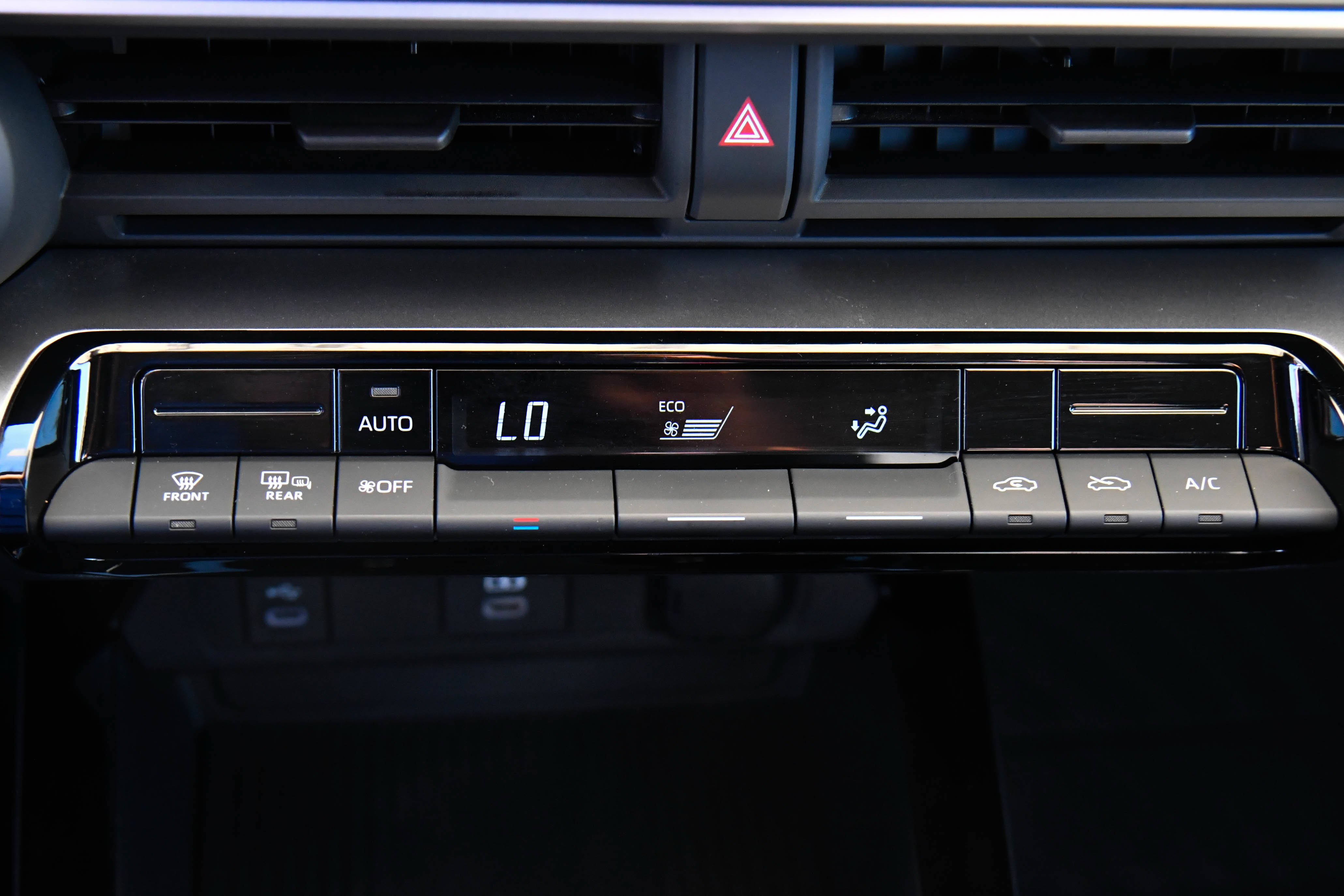 Used 2024 Toyota Prius LE FWD image 22