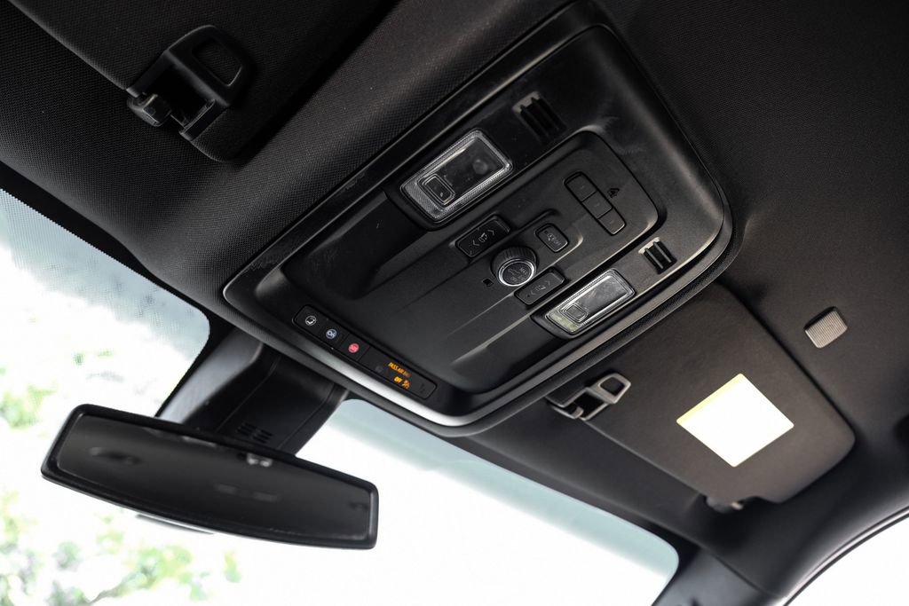 Used 2022 Chevrolet Suburban LT w/ Luxury Package image 29