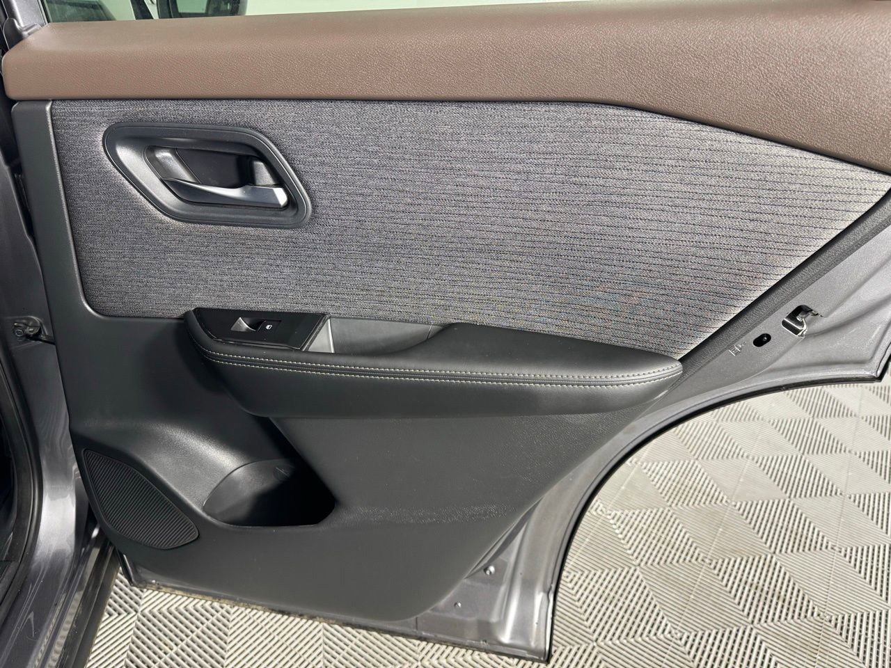 Used 2023 Nissan Rogue SV image 27