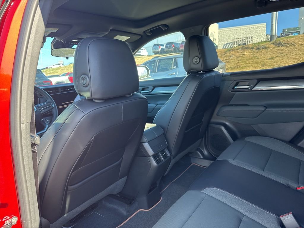 New 2026 GMC Terrain AT4 w/ LPO, Black Badging Package image 30