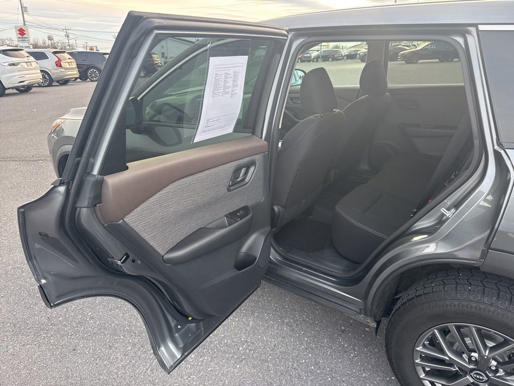 Used 2023 Nissan Rogue S image 16