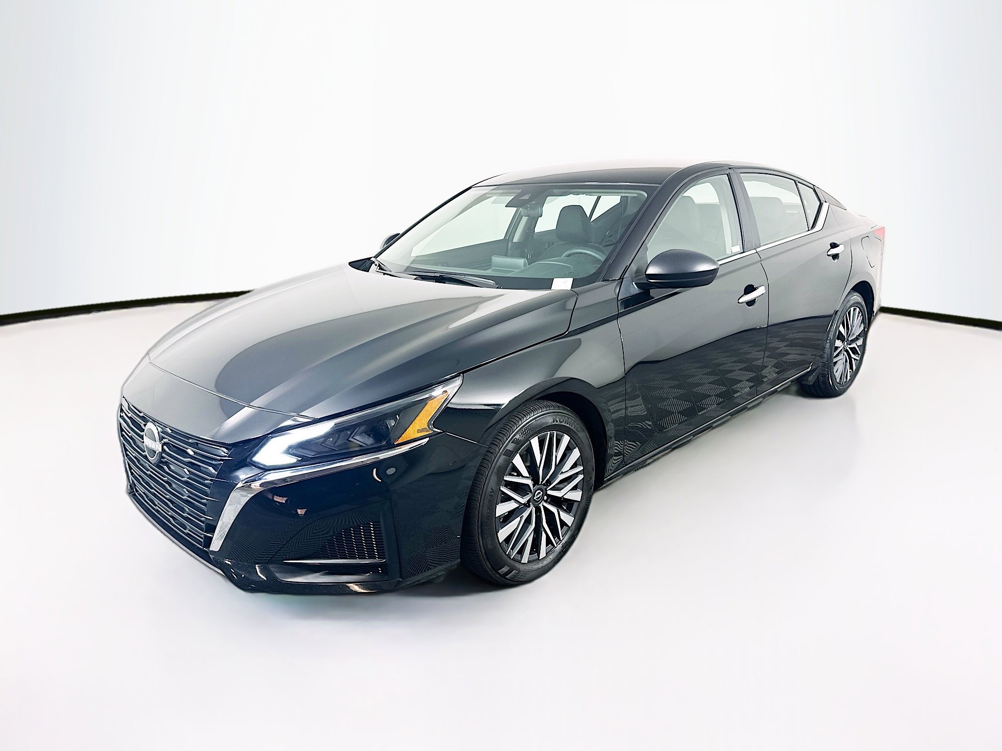 Used 2024 Nissan Altima 2.5 SV image 3