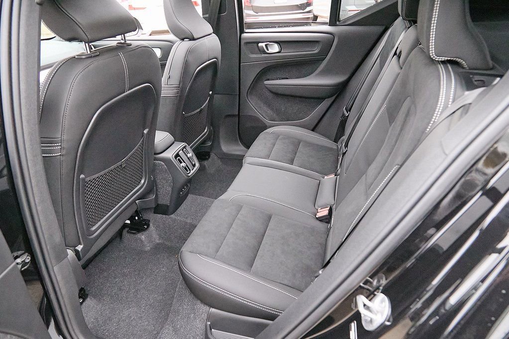 New 2026 Volvo XC40 B4 Plus w/ Climate Package FWD image 18