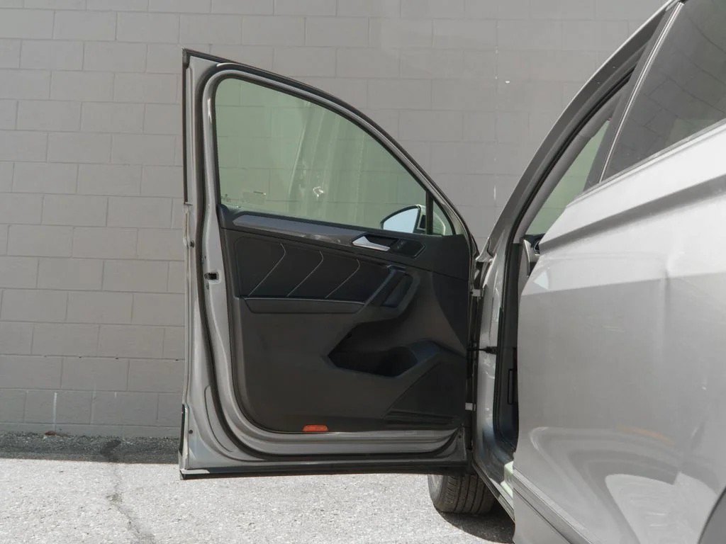Used 2023 Volkswagen Tiguan SE w/ Panoramic Sunroof Package AWD/4WD image 15