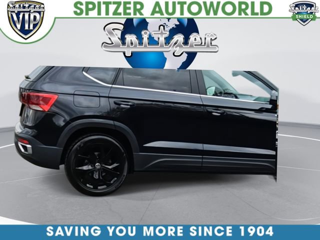 Used 2023 Volkswagen Taos SE w/ Panoramic Sunroof Package AWD/4WD image 9