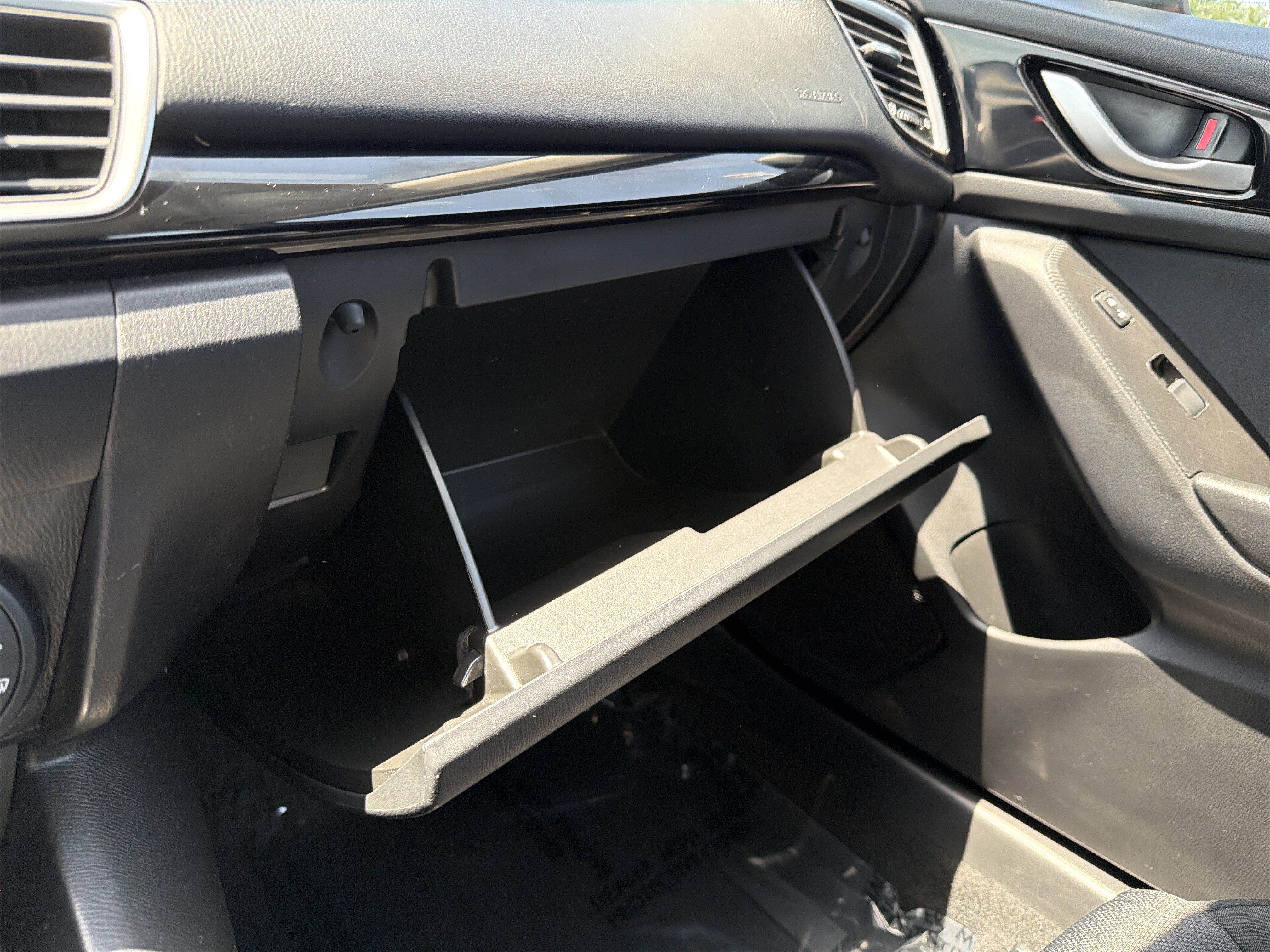 Used 2014 MAZDA MAZDA3 i Sport FWD image 24