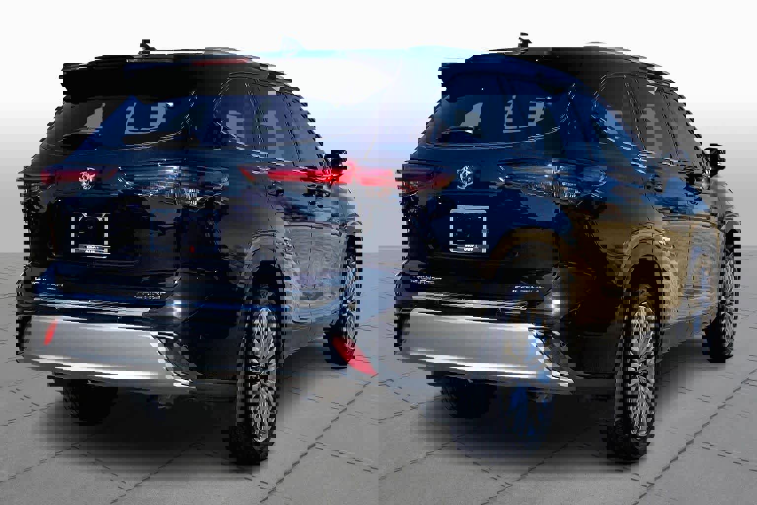 Used 2024 Toyota Highlander Platinum image 12