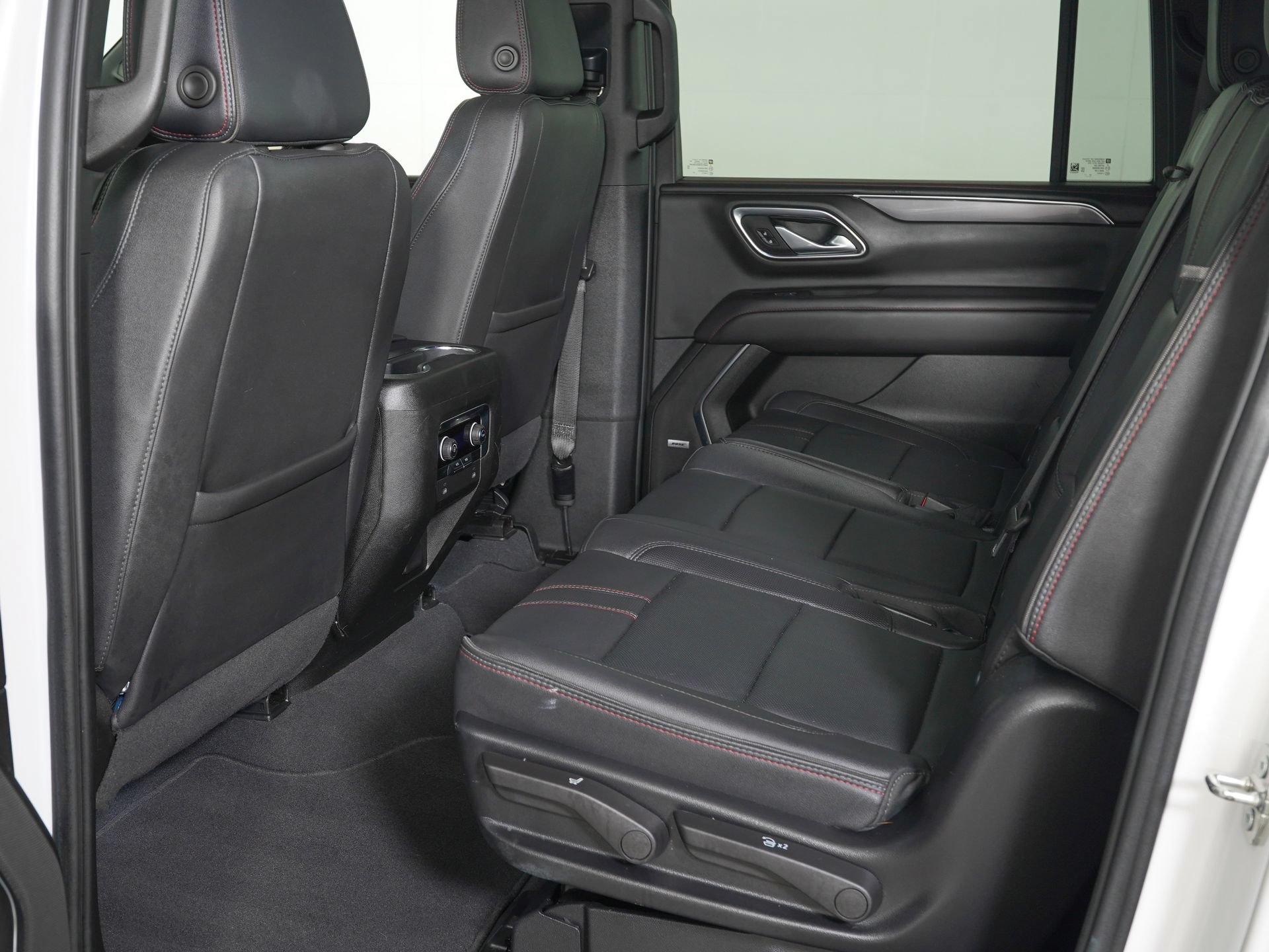Used 2024 Chevrolet Suburban RST RWD image 13