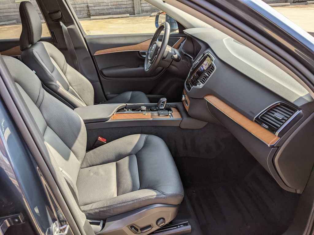Certified 2025 Volvo XC90 B6 Plus AWD/4WD image 22