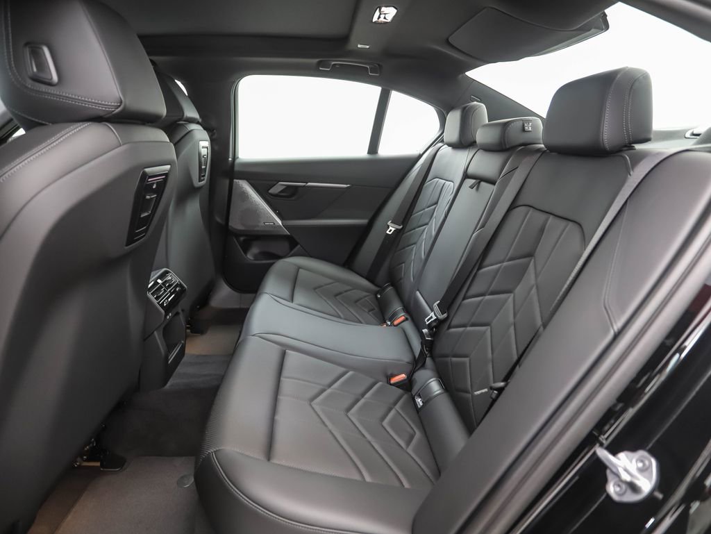 Used 2025 BMW i5 xDrive40 w/ Premium Package image 21