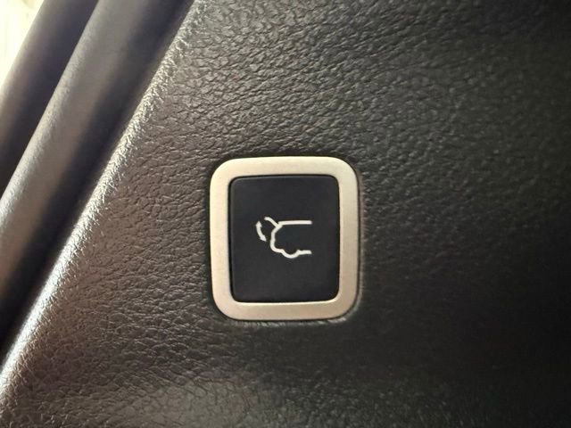 Used 2025 Chrysler Pacifica Limited image 28