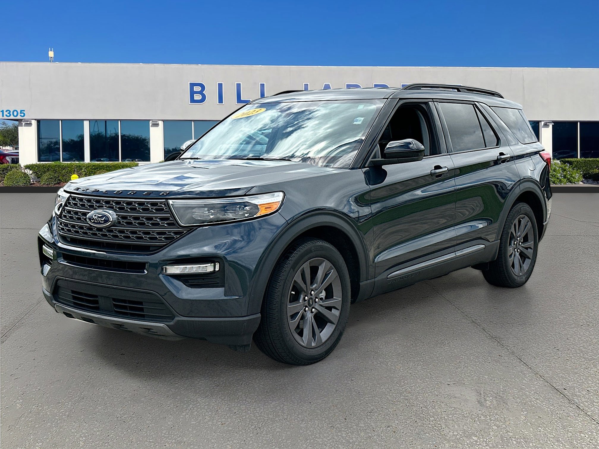 Used 2023 Ford Explorer XLT w/ Equipment Group 202A RWD image 3