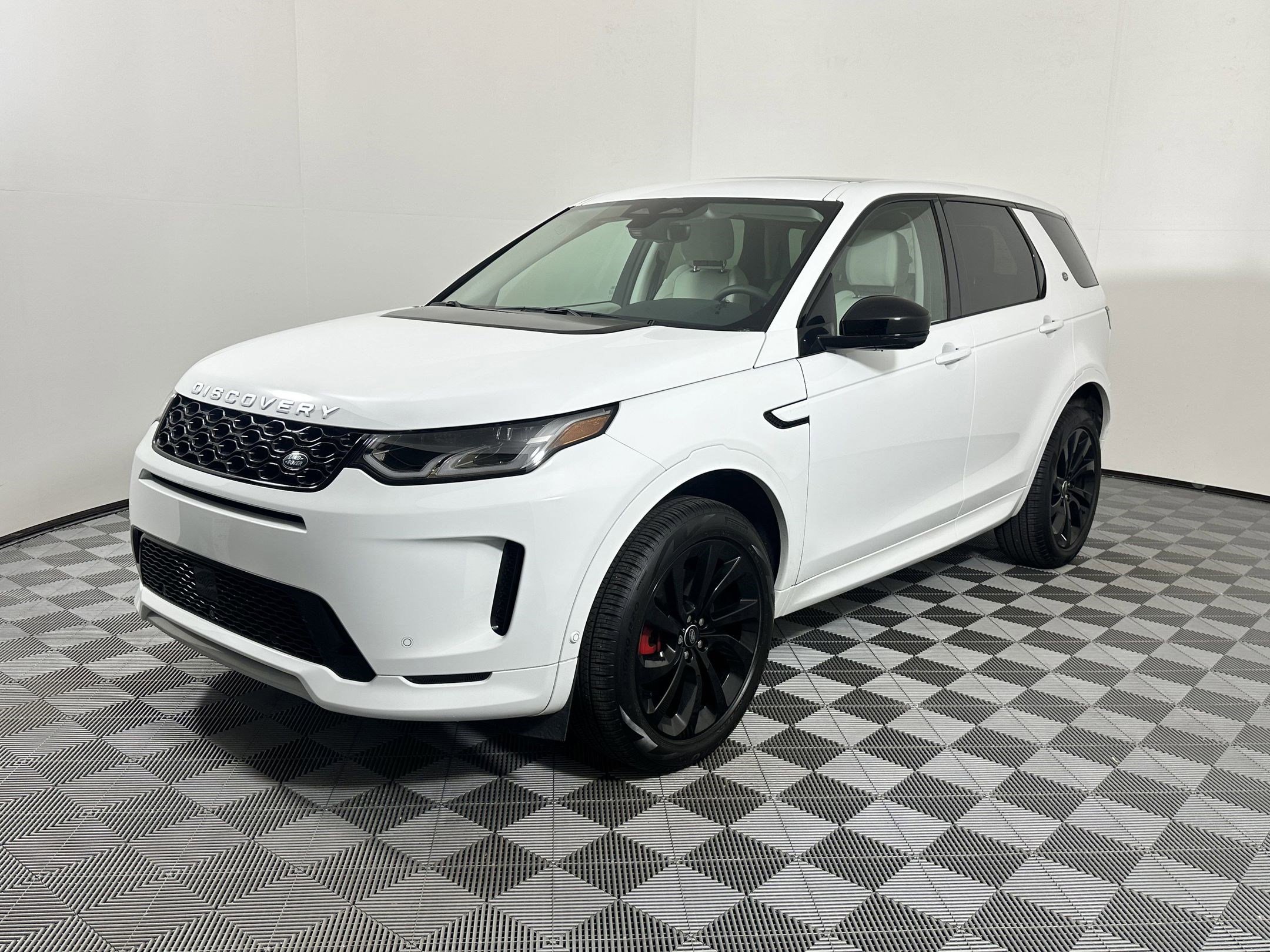Used 2025 Land Rover Discovery Sport S image 1