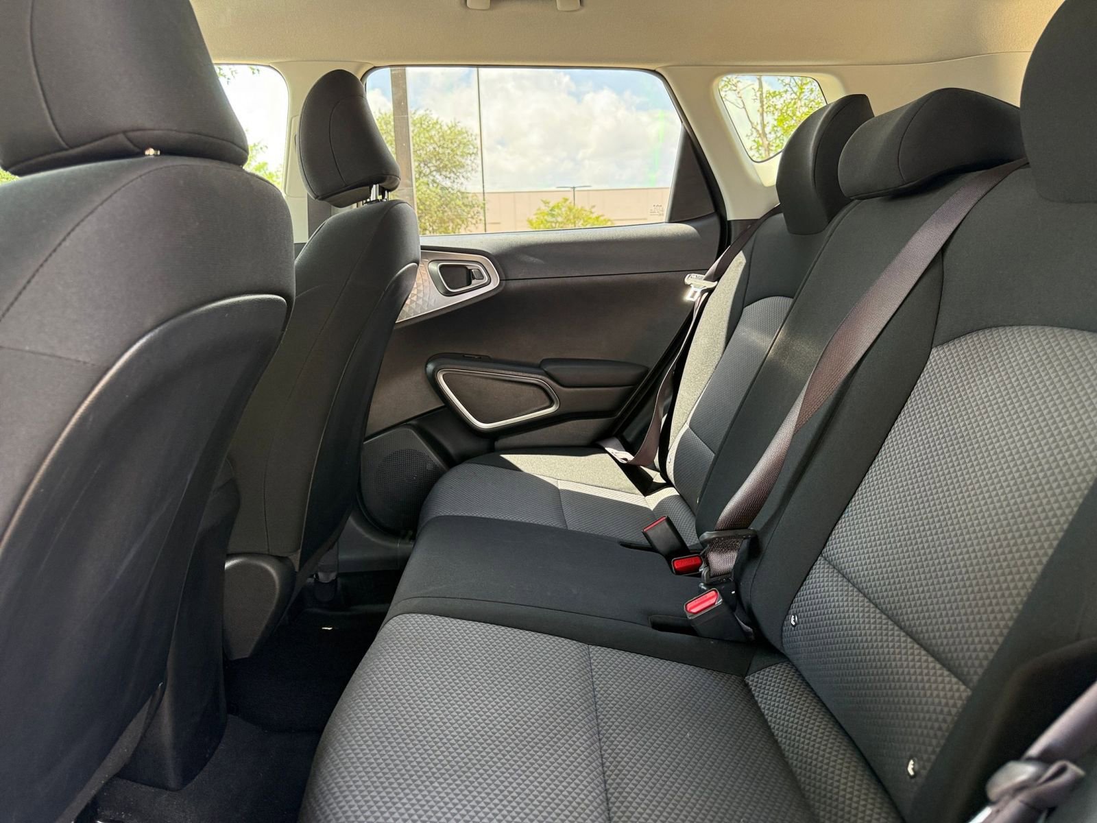 Used 2025 Kia Soul LX w/ LX Technology Package FWD image 25