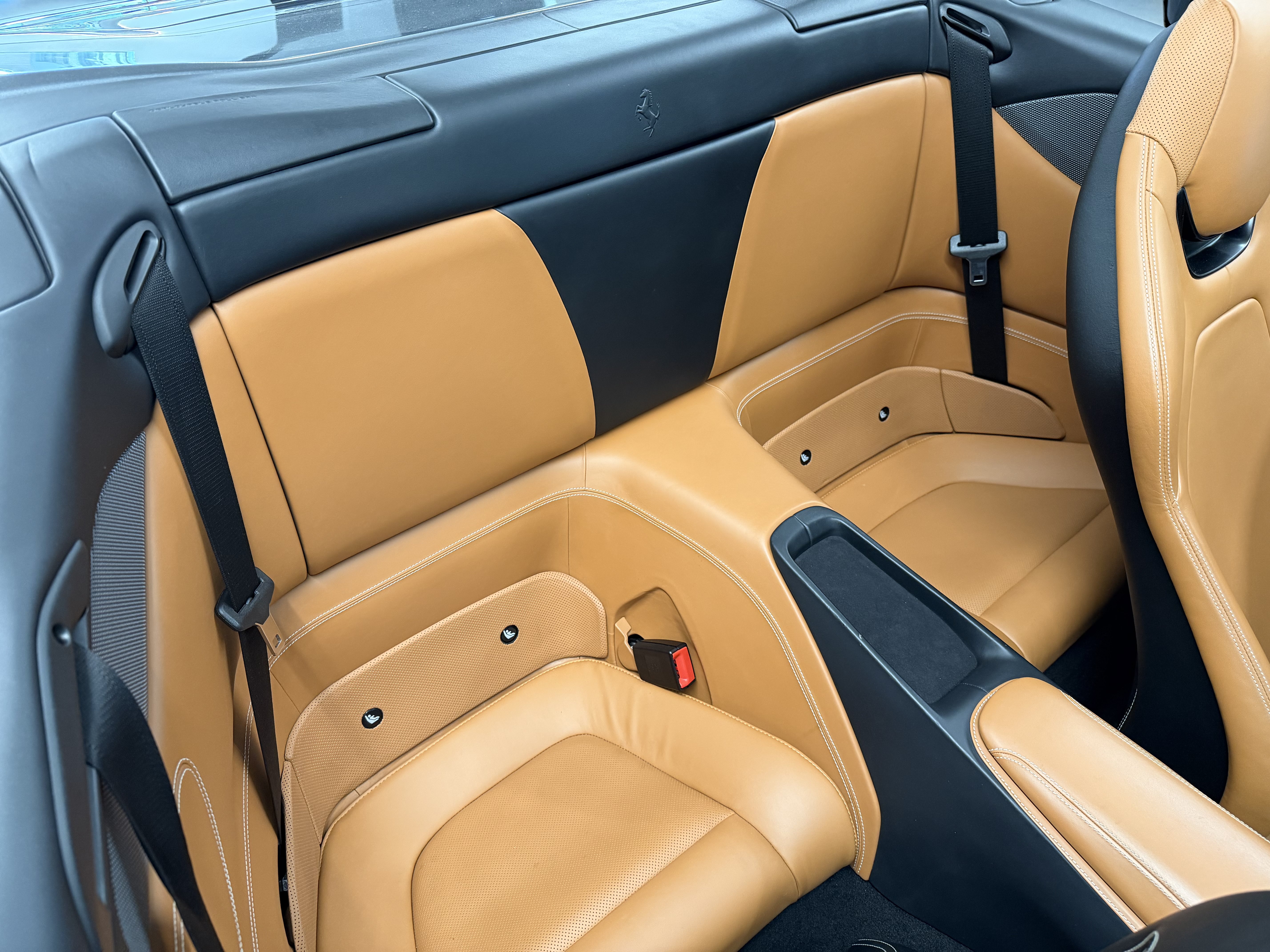 Used 2019 Ferrari Portofino RWD image 19