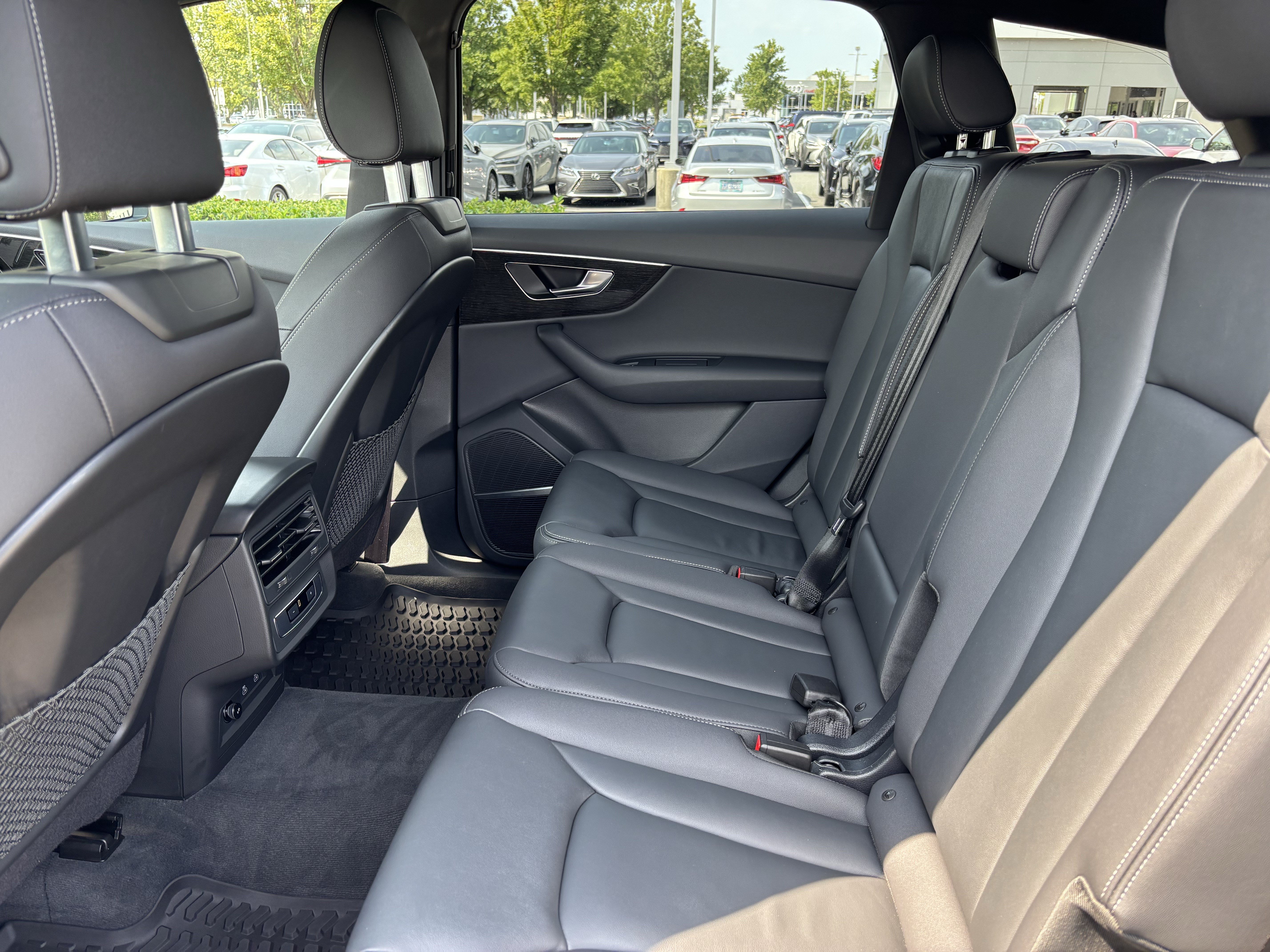 Certified 2025 Audi Q7 2.0T Premium Plus w/ Convenience Plus Package AWD/4WD image 32