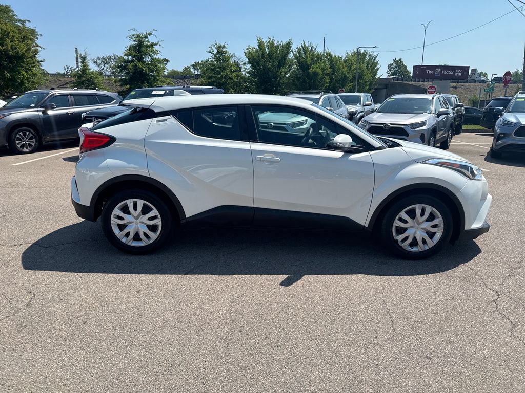 Used 2019 Toyota C-HR LE FWD image 9