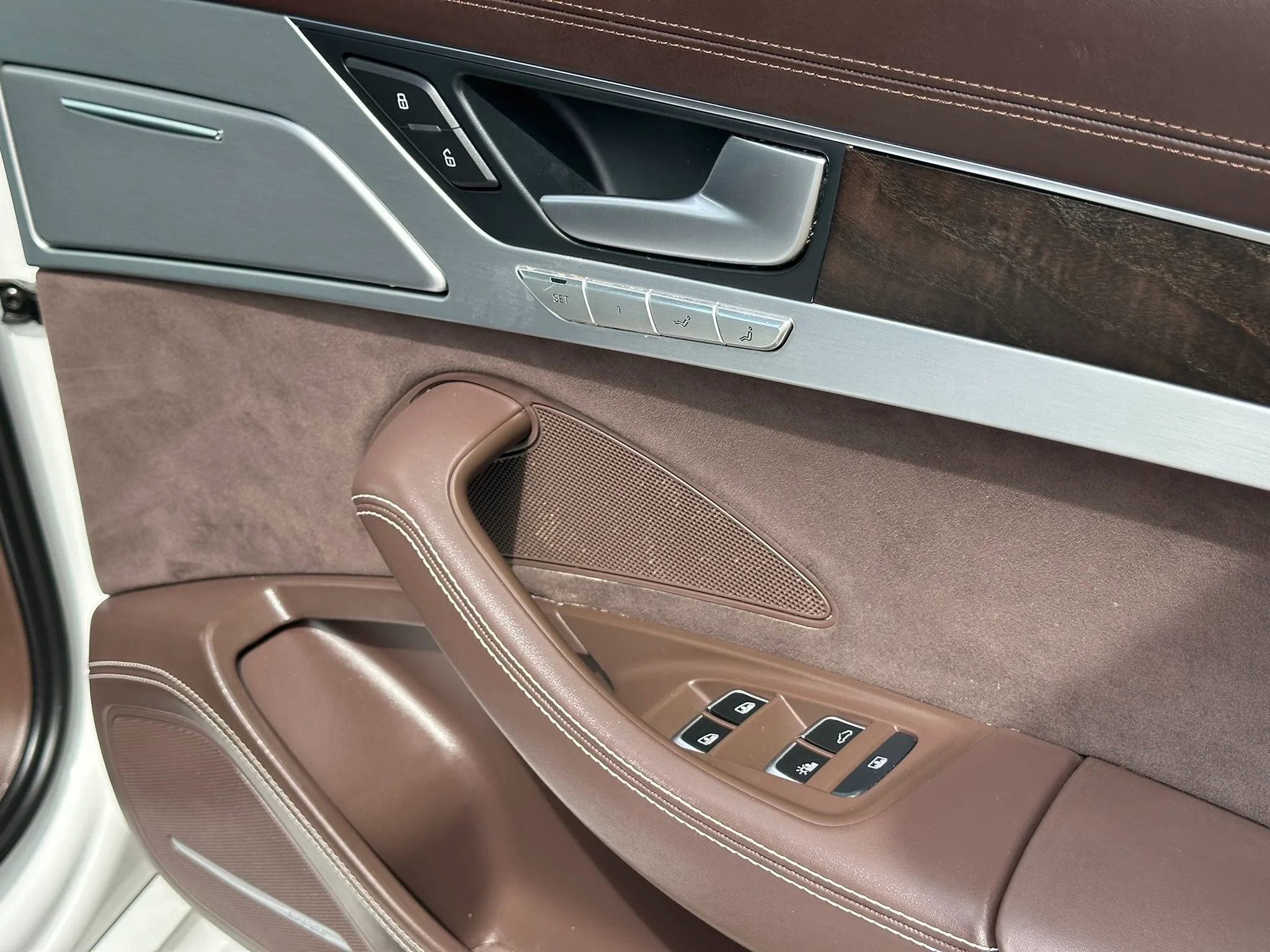 Used 2016 Audi A8 L 4.0T image 26