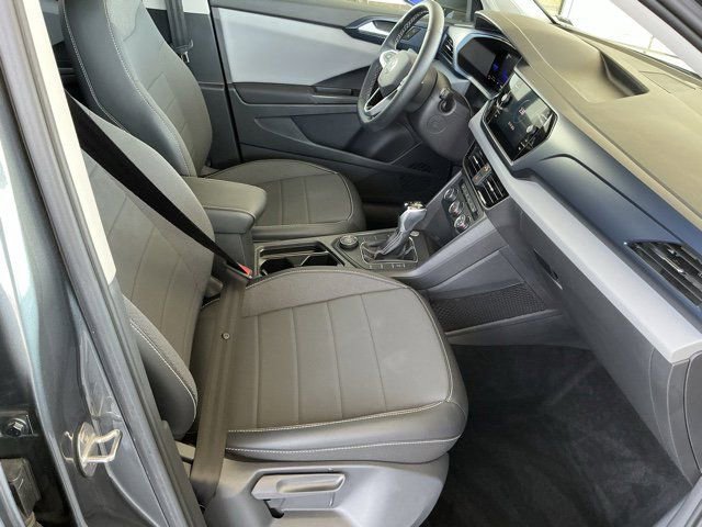 Used 2022 Volkswagen Taos SE image 21
