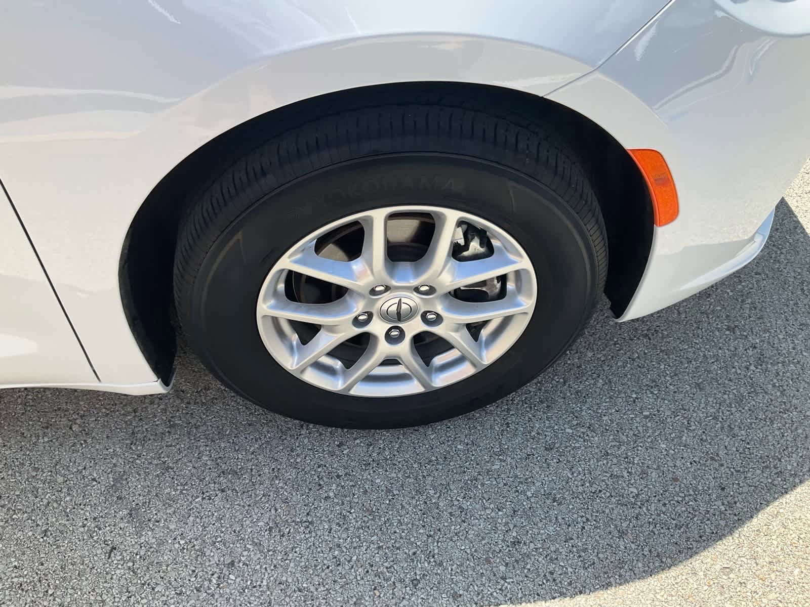 Used 2022 Chrysler Pacifica Touring-L FWD image 25