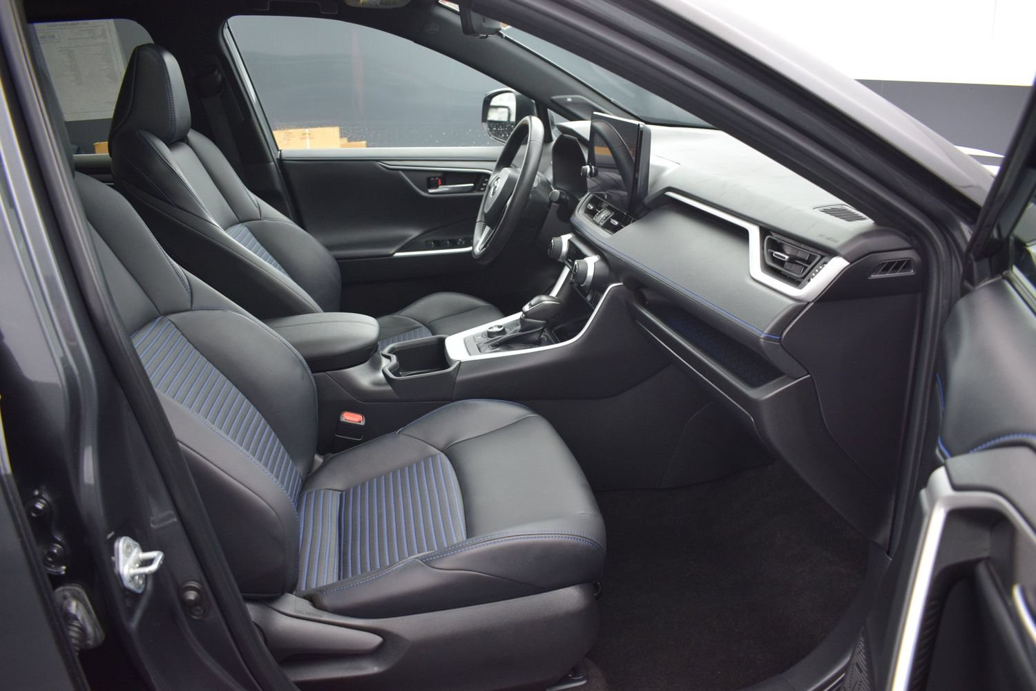 Used 2023 Toyota RAV4 XSE AWD/4WD image 10