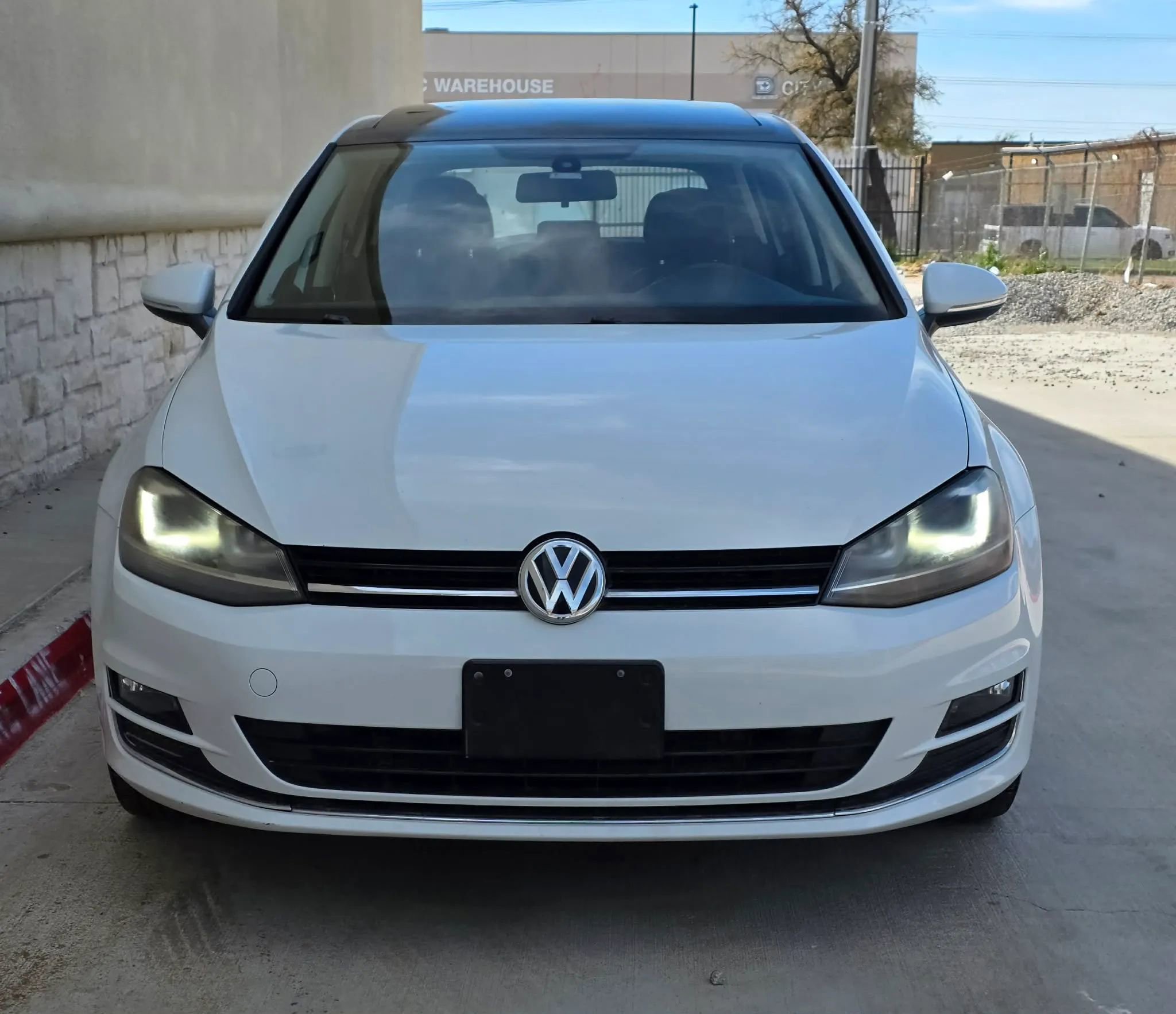 Used 2015 Volkswagen Golf S image 8