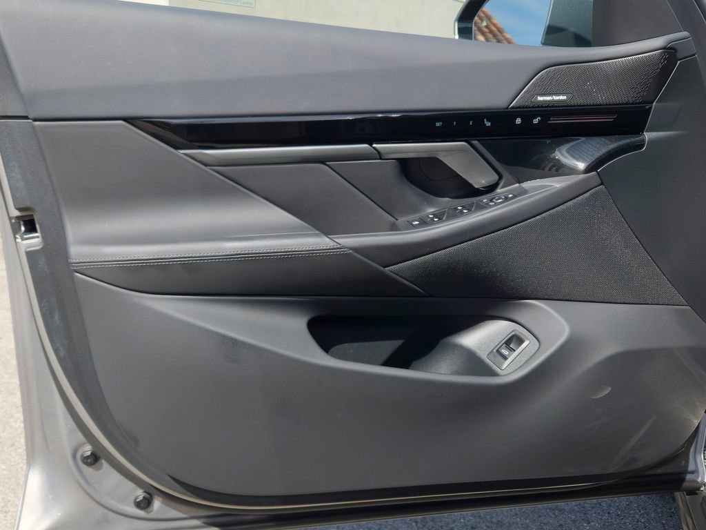 Used 2025 BMW 530i image 19