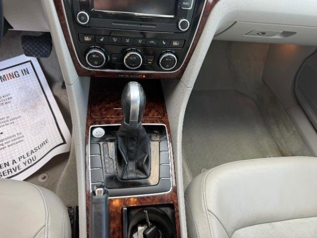 Used 2012 Volkswagen Passat TDI SEL Premium FWD image 25