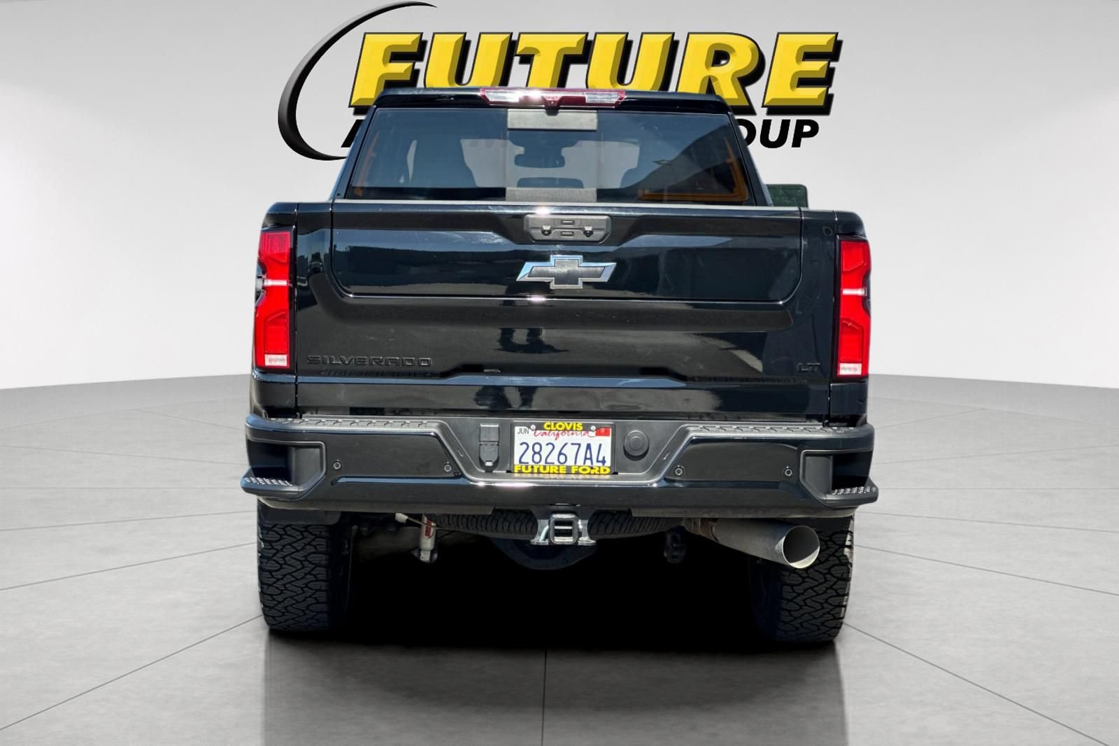 Used 2024 Chevrolet Silverado 2500 LT w/ Midnight Edition AWD/4WD image 4