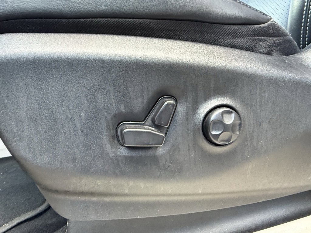 Used 2023 Chrysler Pacifica Touring-L image 28