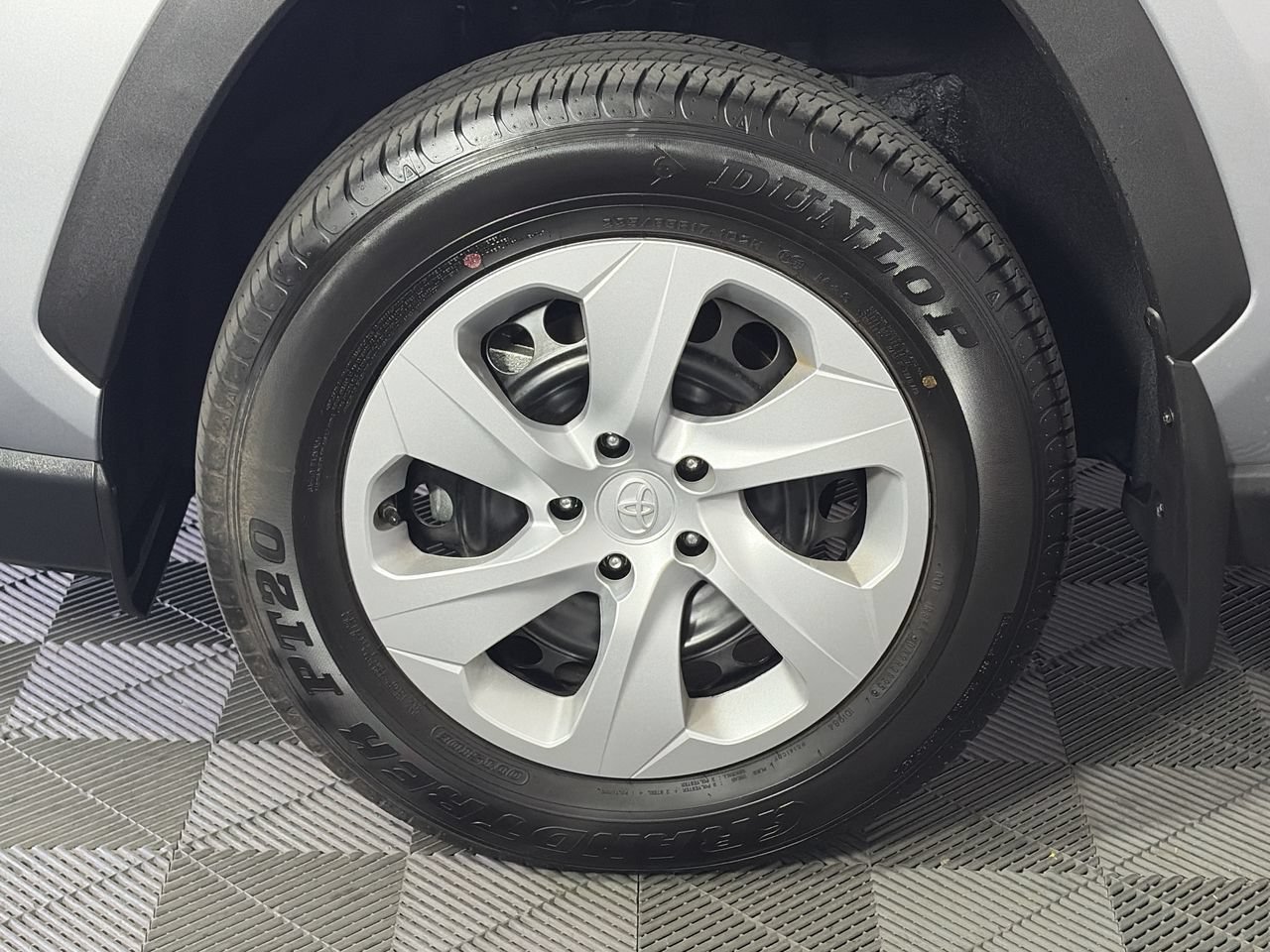 Used 2025 Toyota RAV4 LE AWD/4WD image 9