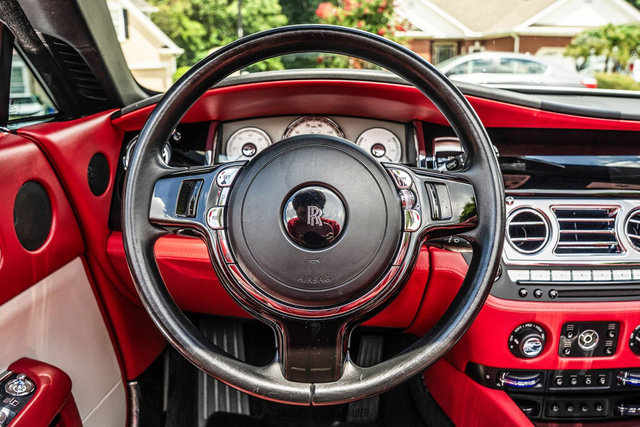 Used 2016 Rolls-Royce Dawn RWD image 41