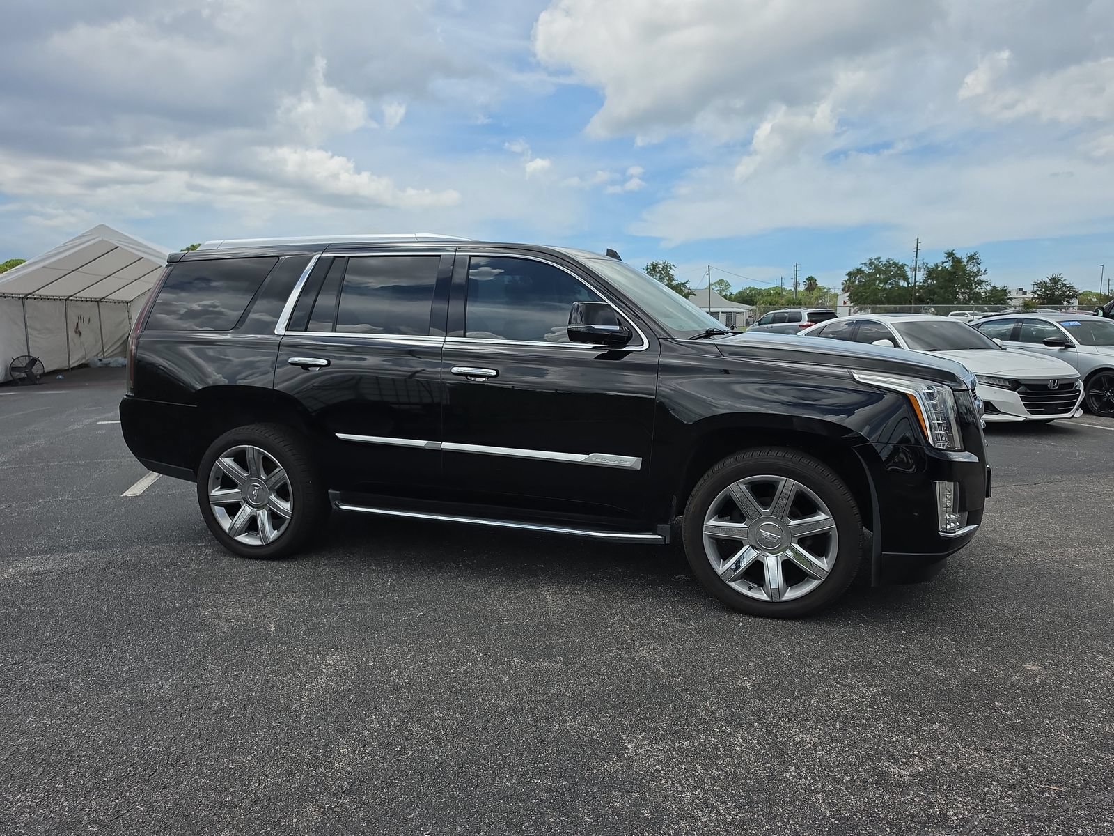 Used 2020 Cadillac Escalade Premium Luxury AWD/4WD image 2