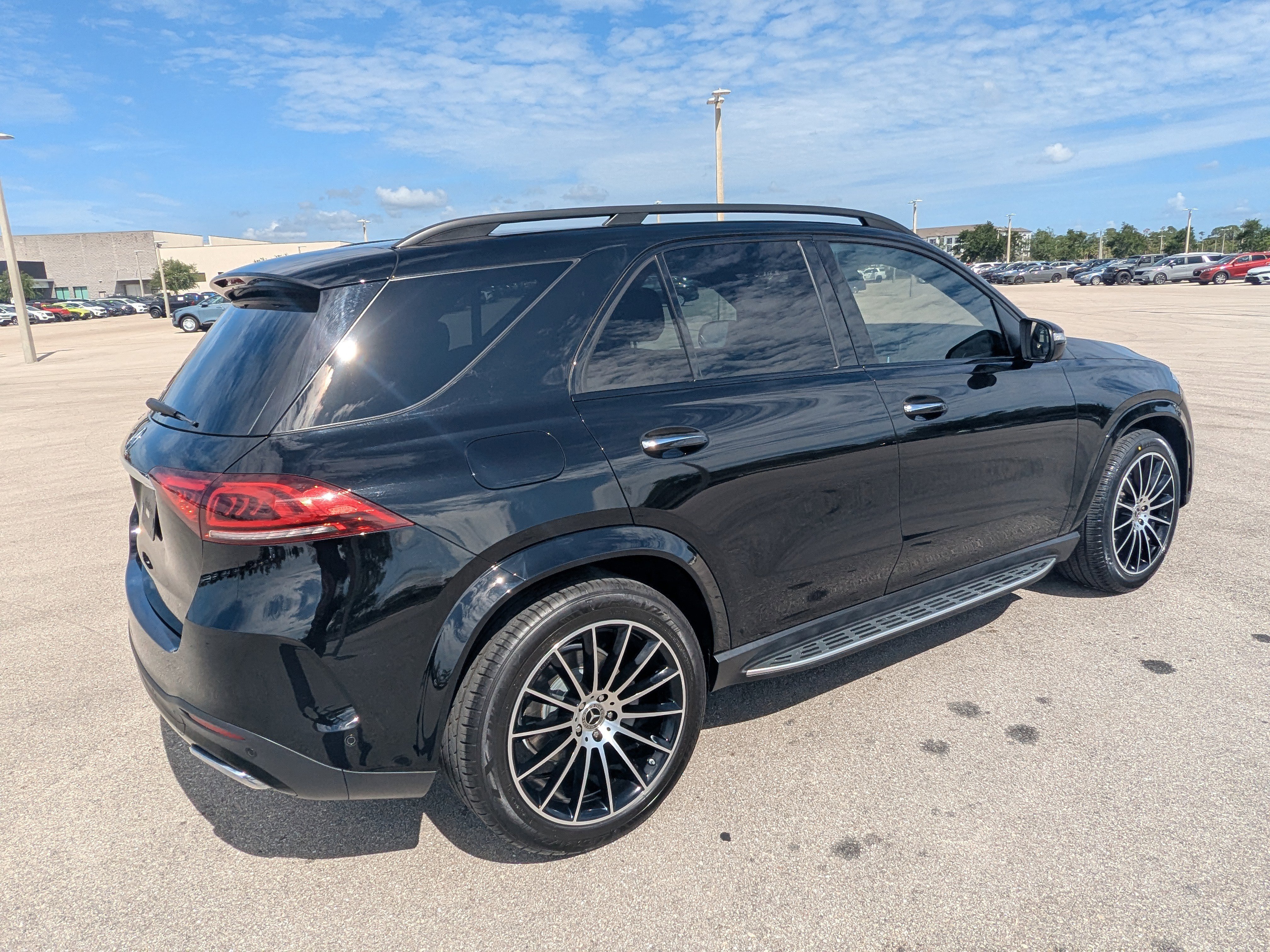 Used 2023 Mercedes-Benz GLE 350 w/ AMG Line Exterior image 5