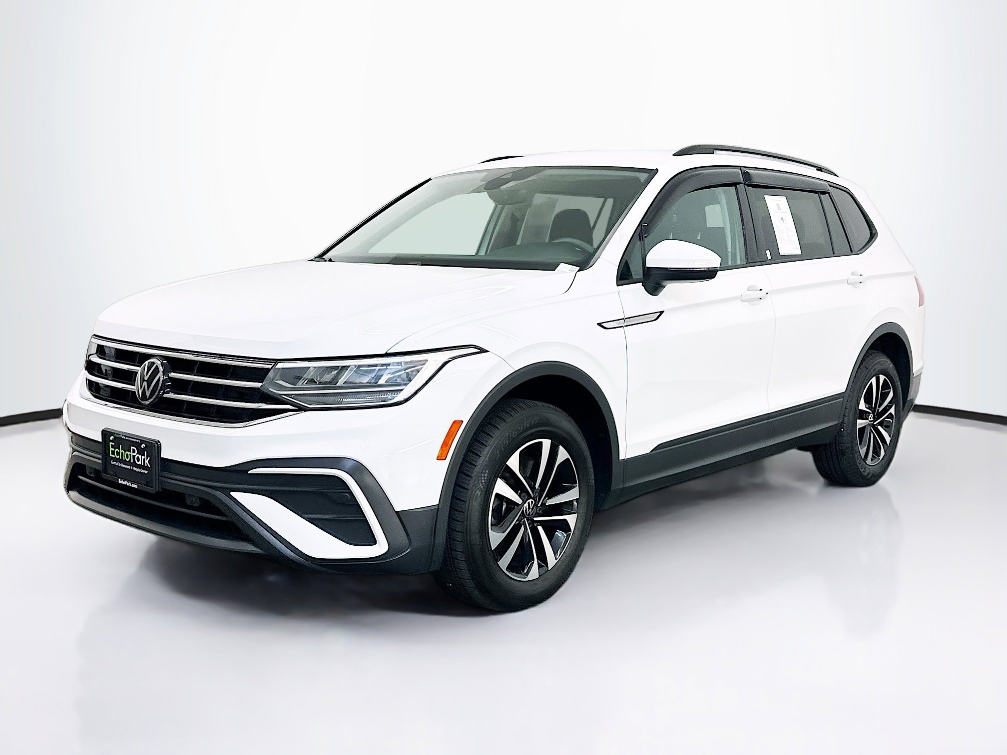 Used 2024 Volkswagen Tiguan S image 3