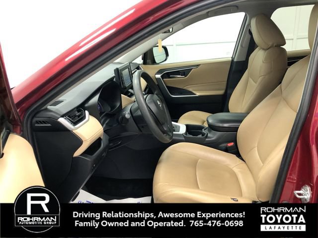 Used 2019 Toyota RAV4 XLE w/ Convenience Package FWD image 11