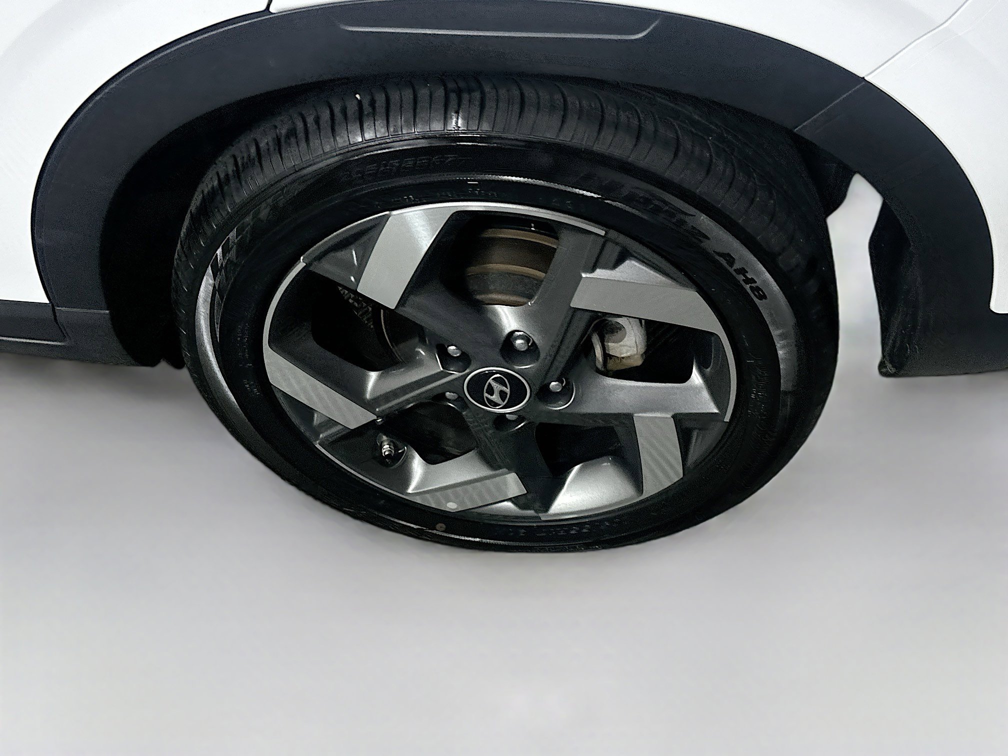 Used 2025 Hyundai Venue SEL FWD image 11
