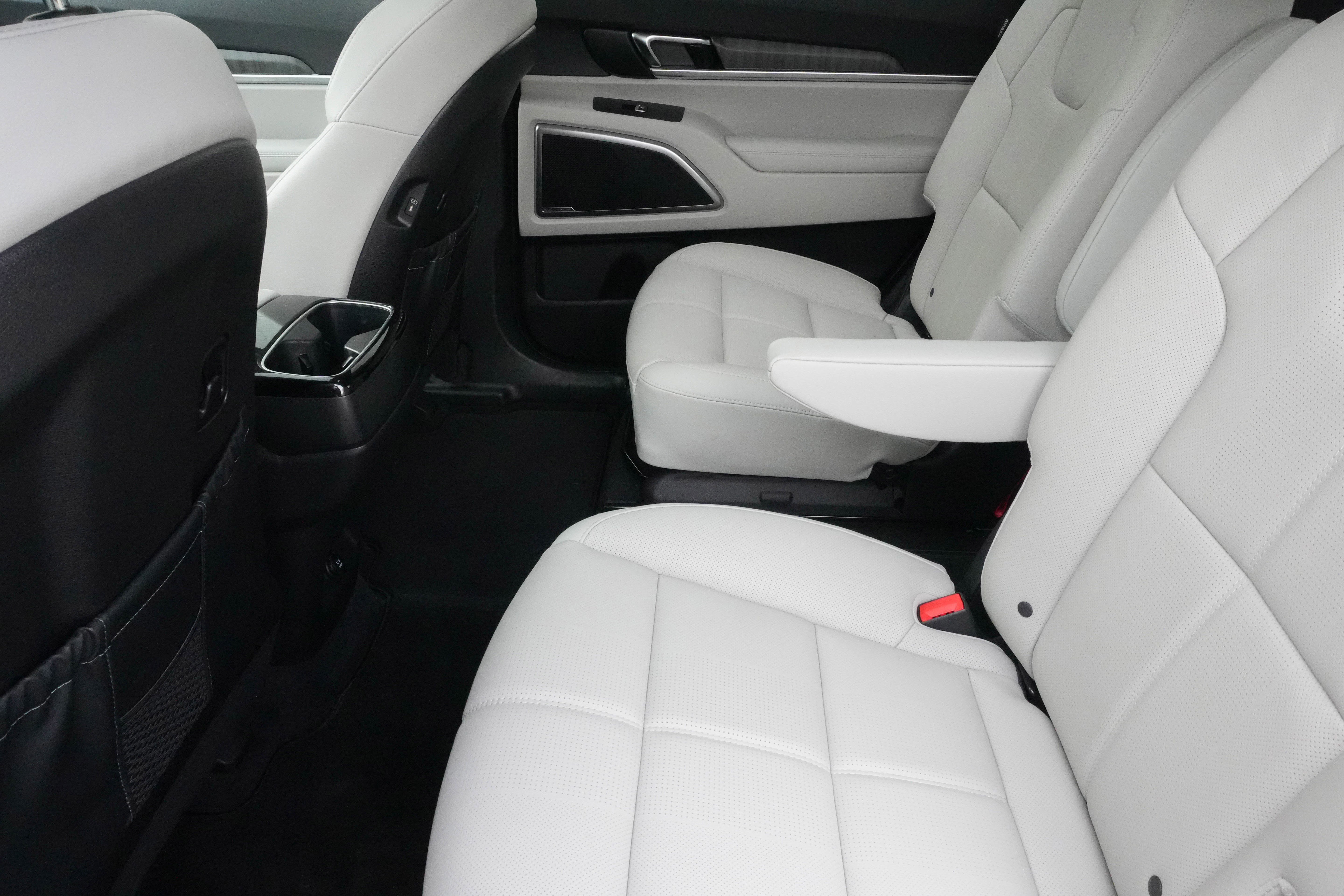 Used 2025 Kia Telluride EX w/ EX Captain's Chair Package image 36