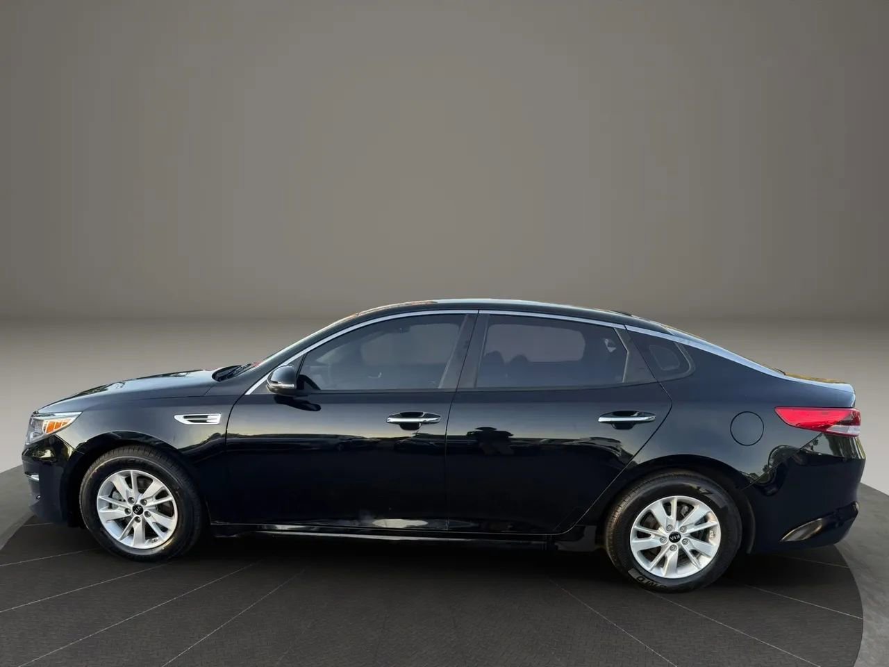 Used 2018 Kia Optima LX image 5