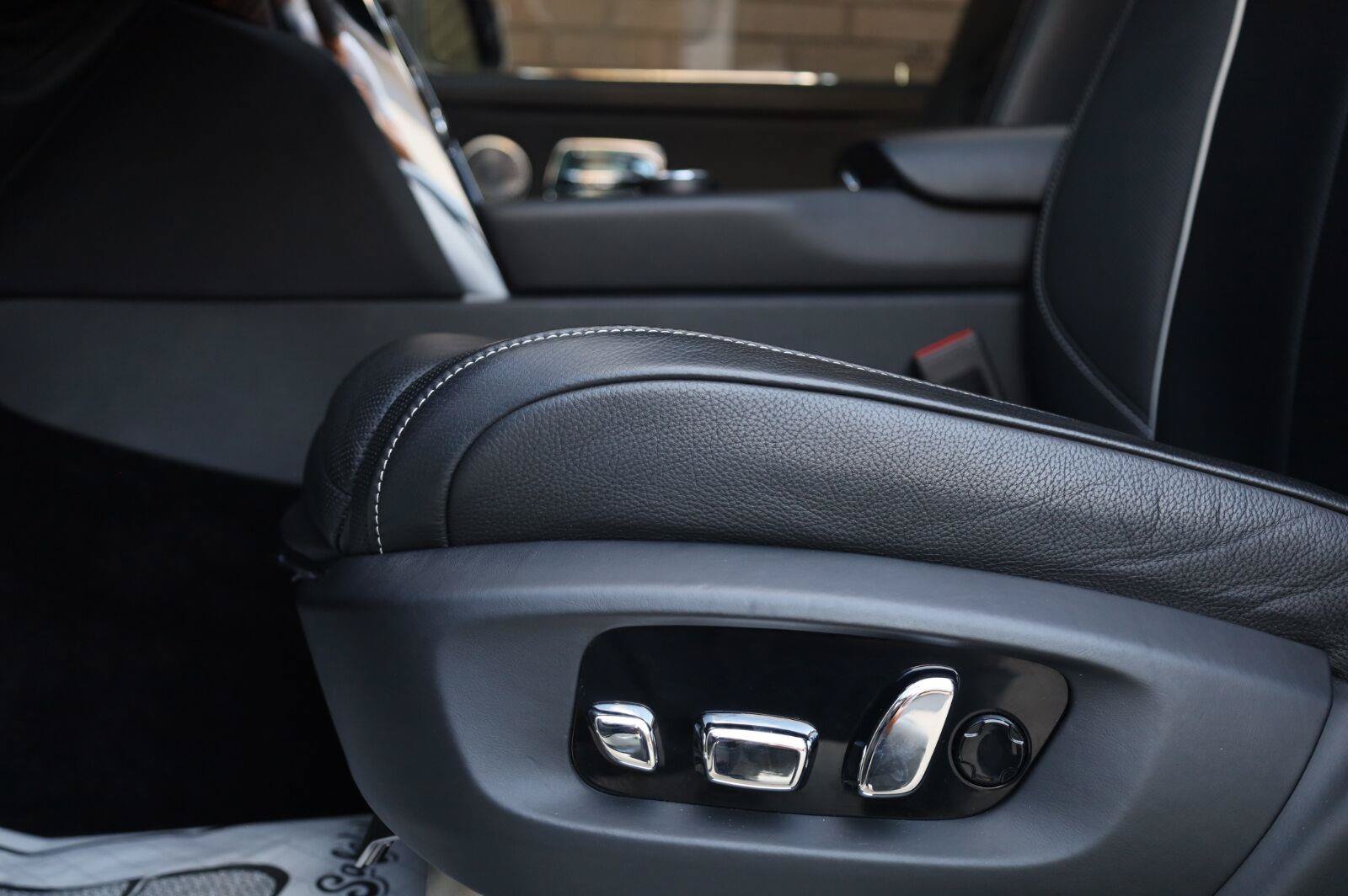 Used 2019 Rolls-Royce Cullinan AWD/4WD image 21