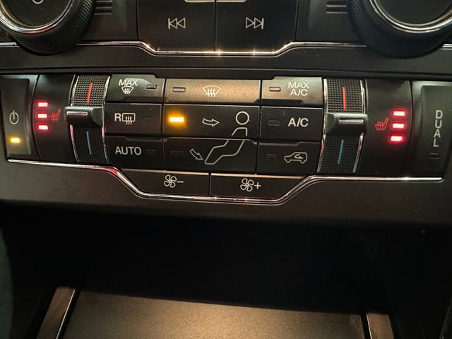 Used 2018 Ford Explorer XLT w/ Equipment Group 202A image 12