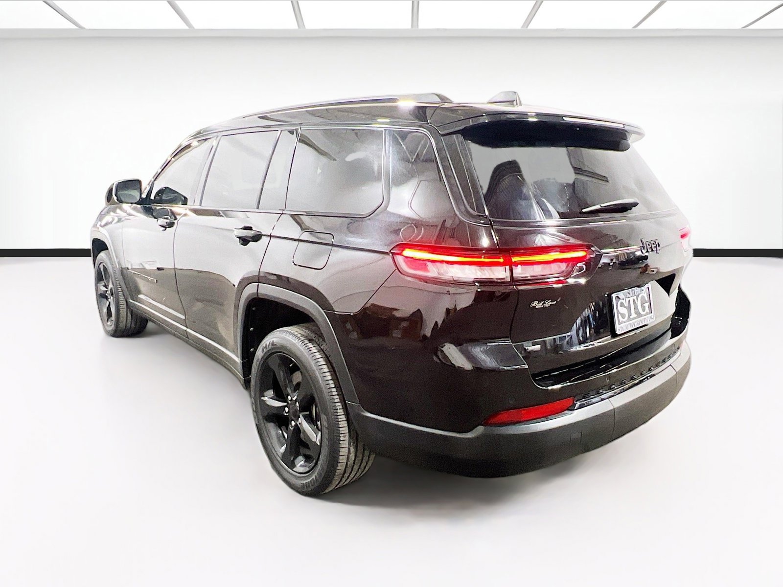 Used 2022 Jeep Grand Cherokee L Laredo RWD image 6