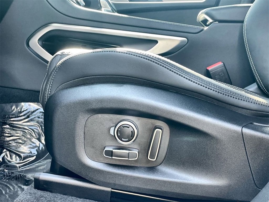 Used 2025 Jaguar F-PACE R-Dynamic S image 20