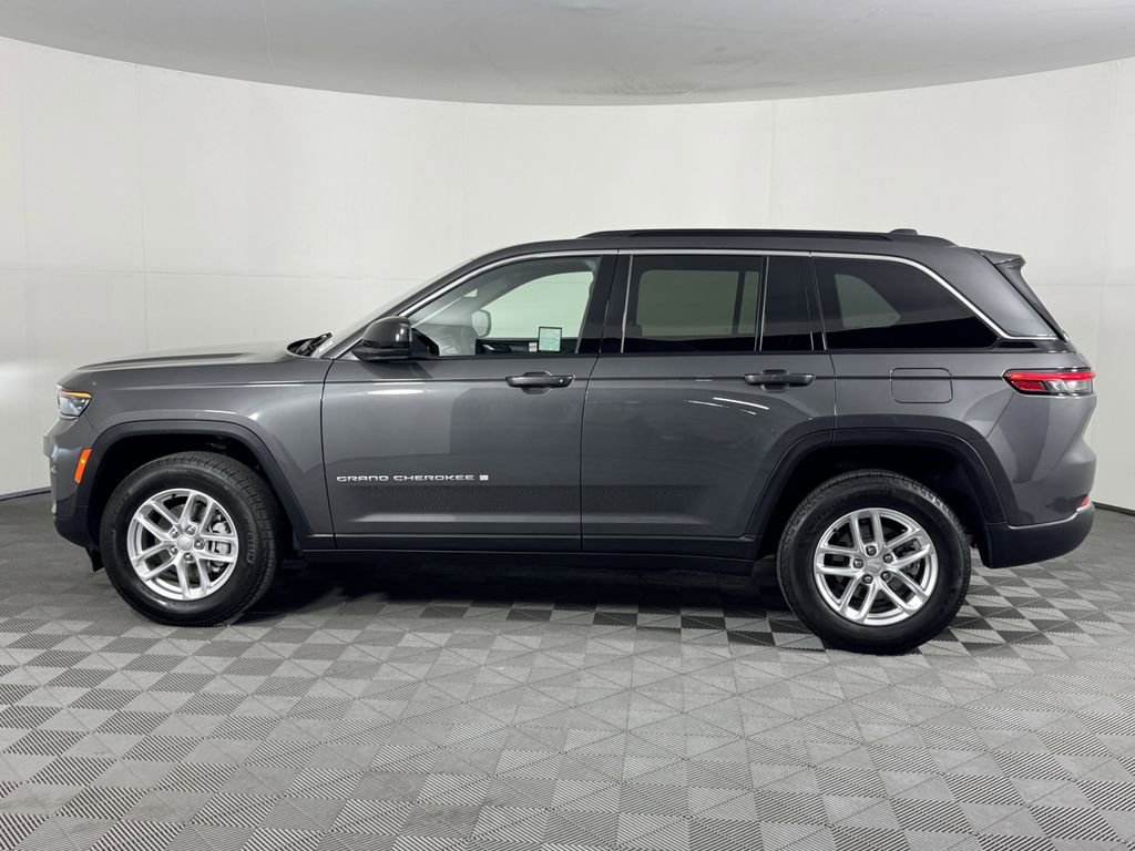 Used 2025 Jeep Grand Cherokee Laredo X image 5